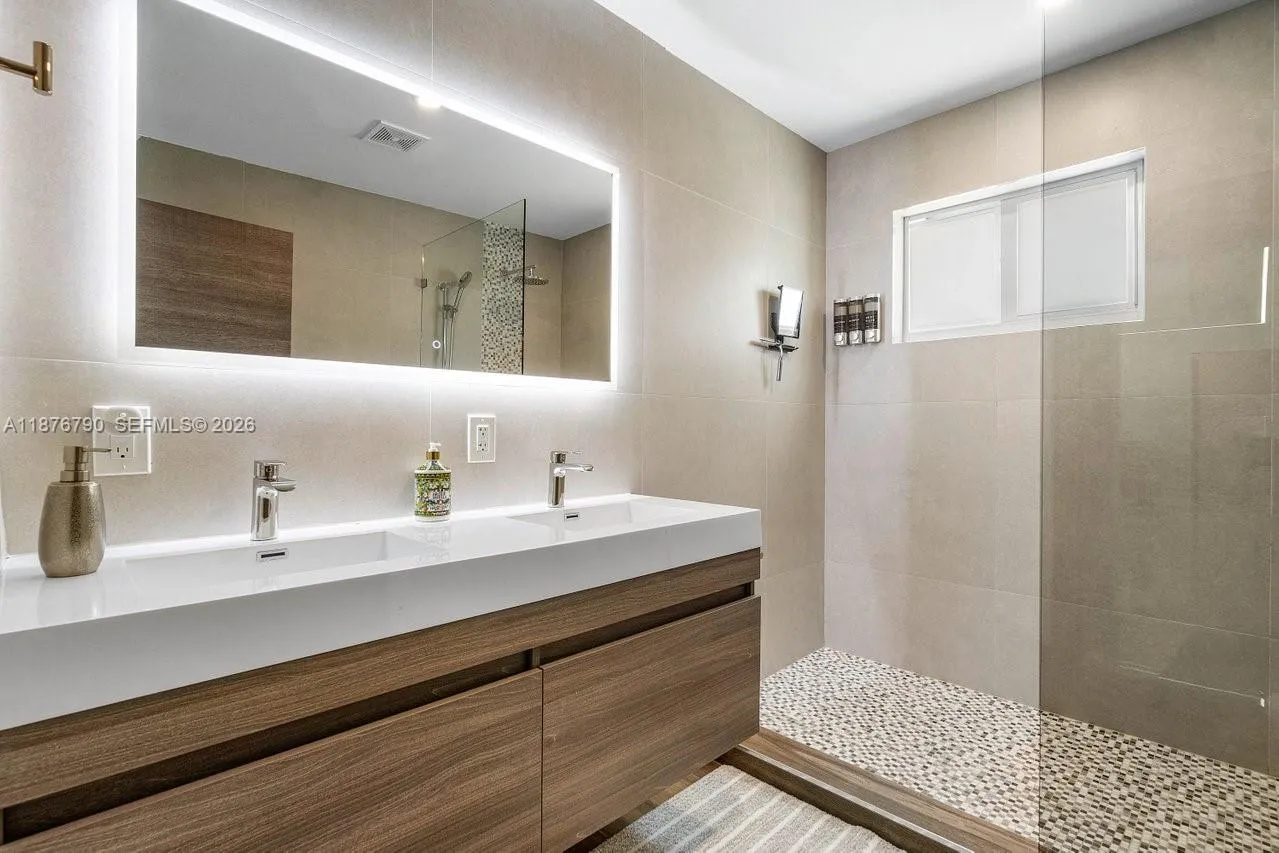 235 Se 6th St, Dania Beach, Florida 33004, Dania Beach, Florida 33004, 5 Bedrooms Bedrooms, ,3 BathroomsBathrooms,Residential,For Sale,235 Se 6th St, Dania Beach, Florida 33004,A11876790