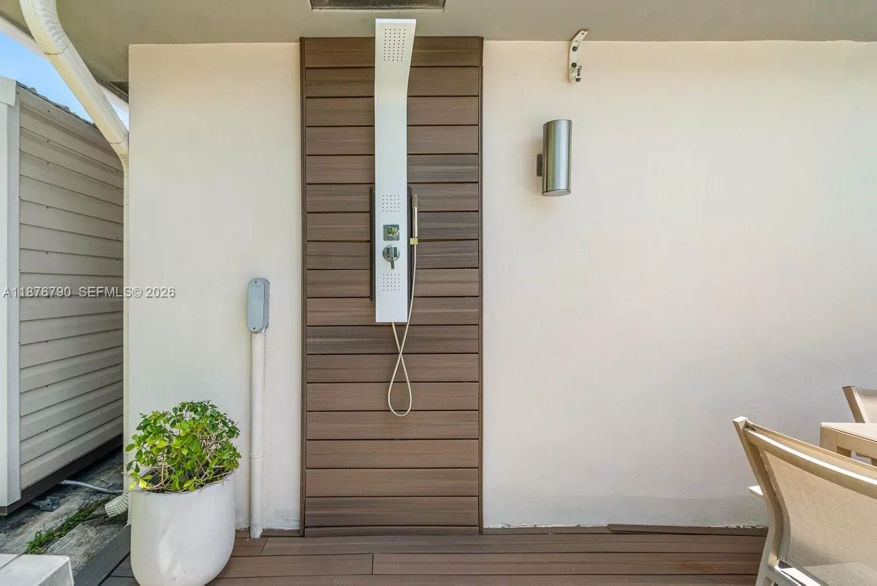 235 Se 6th St, Dania Beach, Florida 33004, Dania Beach, Florida 33004, 5 Bedrooms Bedrooms, ,3 BathroomsBathrooms,Residential,For Sale,235 Se 6th St, Dania Beach, Florida 33004,A11876790