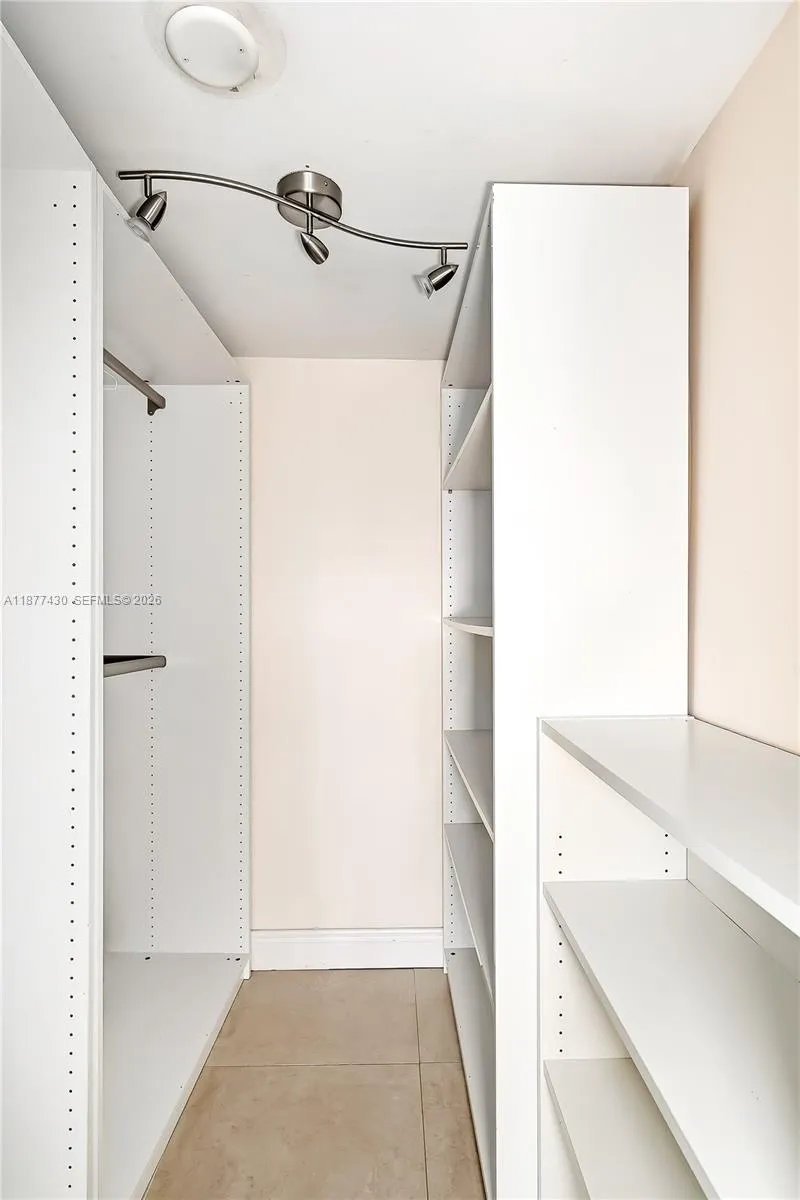 3031 N Ocean Blvd 406, Fort Lauderdale, Florida 33, Fort Lauderdale, Florida 33308, 3 Bedrooms Bedrooms, ,2 BathroomsBathrooms,Residential,For Sale,3031 N Ocean Blvd 406, Fort Lauderdale, Florida 33,A11877430