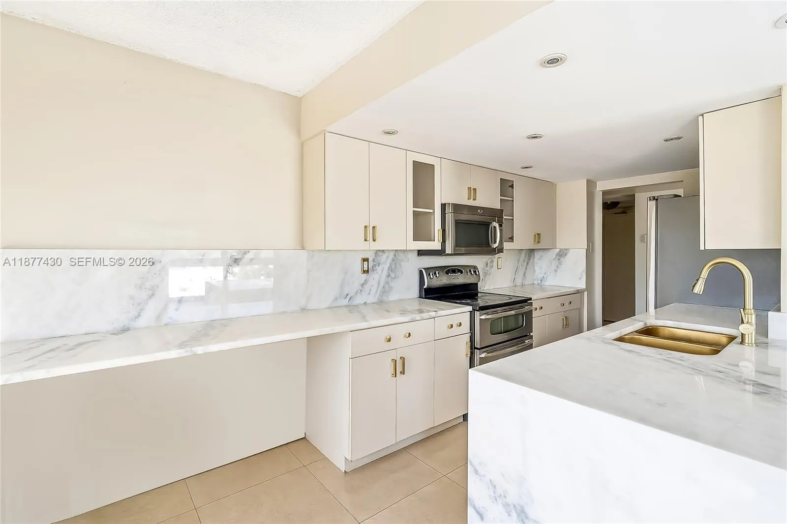 3031 N Ocean Blvd 406, Fort Lauderdale, Florida 33, Fort Lauderdale, Florida 33308, 3 Bedrooms Bedrooms, ,2 BathroomsBathrooms,Residential,For Sale,3031 N Ocean Blvd 406, Fort Lauderdale, Florida 33,A11877430
