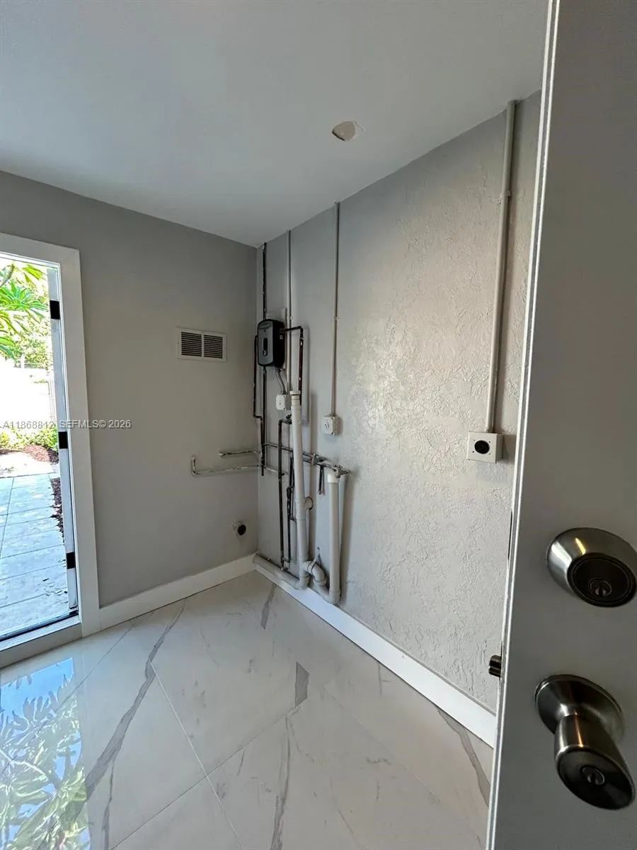 241 Ne 55th St, Oakland Park, Florida 33334, Oakland Park, Florida 33334, 3 Bedrooms Bedrooms, ,2 BathroomsBathrooms,Residential,For Sale,241 Ne 55th St, Oakland Park, Florida 33334,A11868812