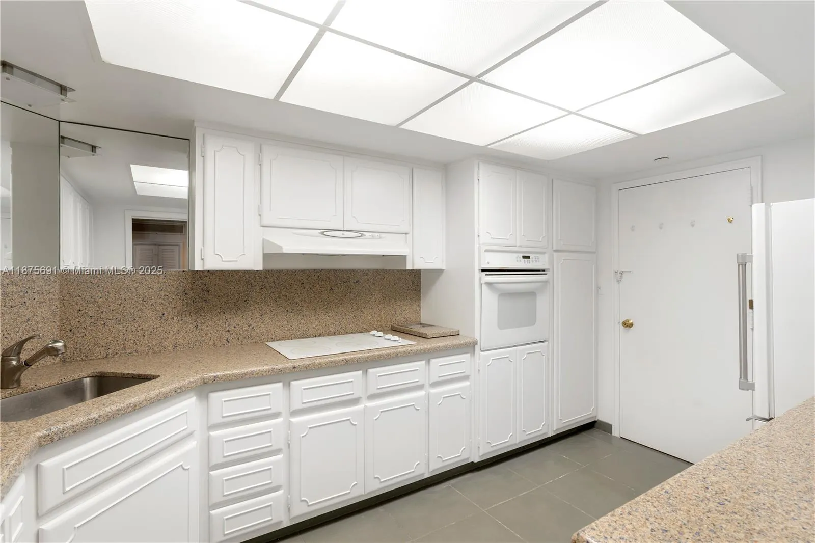 200 Ocean Lane Dr 703, Key Biscayne, Florida 33149, Key Biscayne, Florida 33149, 1 Bedroom Bedrooms, ,1 BathroomBathrooms,Residential,For Sale,200 Ocean Lane Dr 703, Key Biscayne, Florida 33149,A11875691