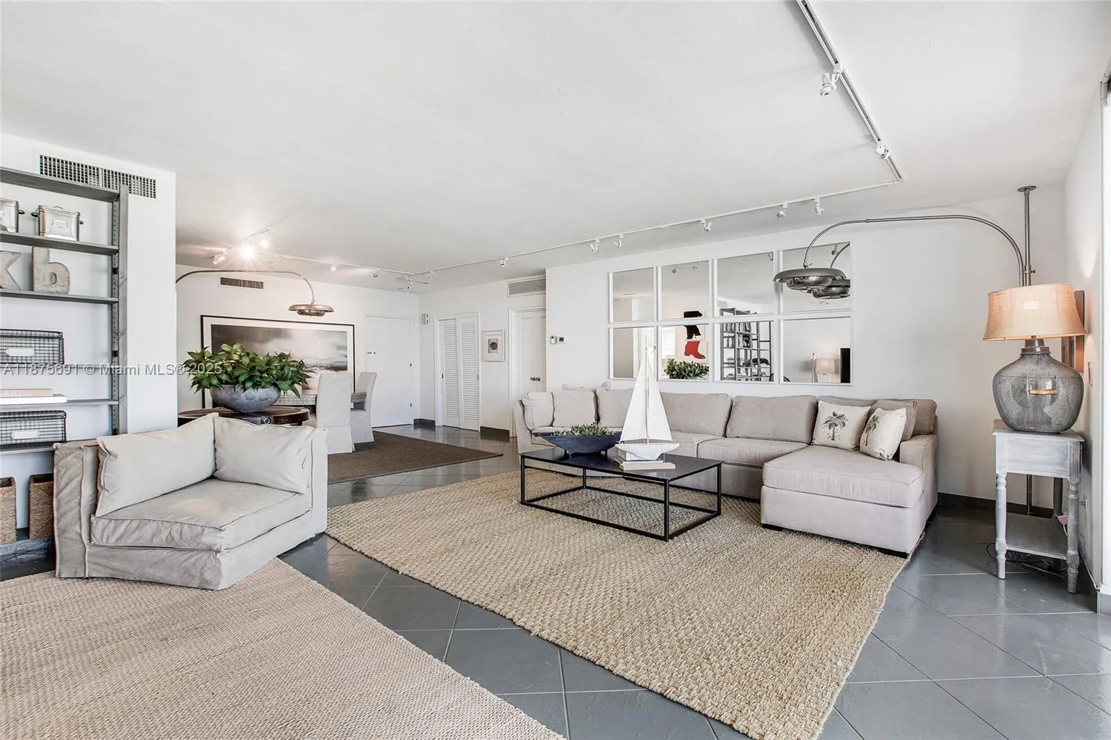 200 Ocean Lane Dr 703, Key Biscayne, Florida 33149, Key Biscayne, Florida 33149, 1 Bedroom Bedrooms, ,1 BathroomBathrooms,Residential,For Sale,200 Ocean Lane Dr 703, Key Biscayne, Florida 33149,A11875691