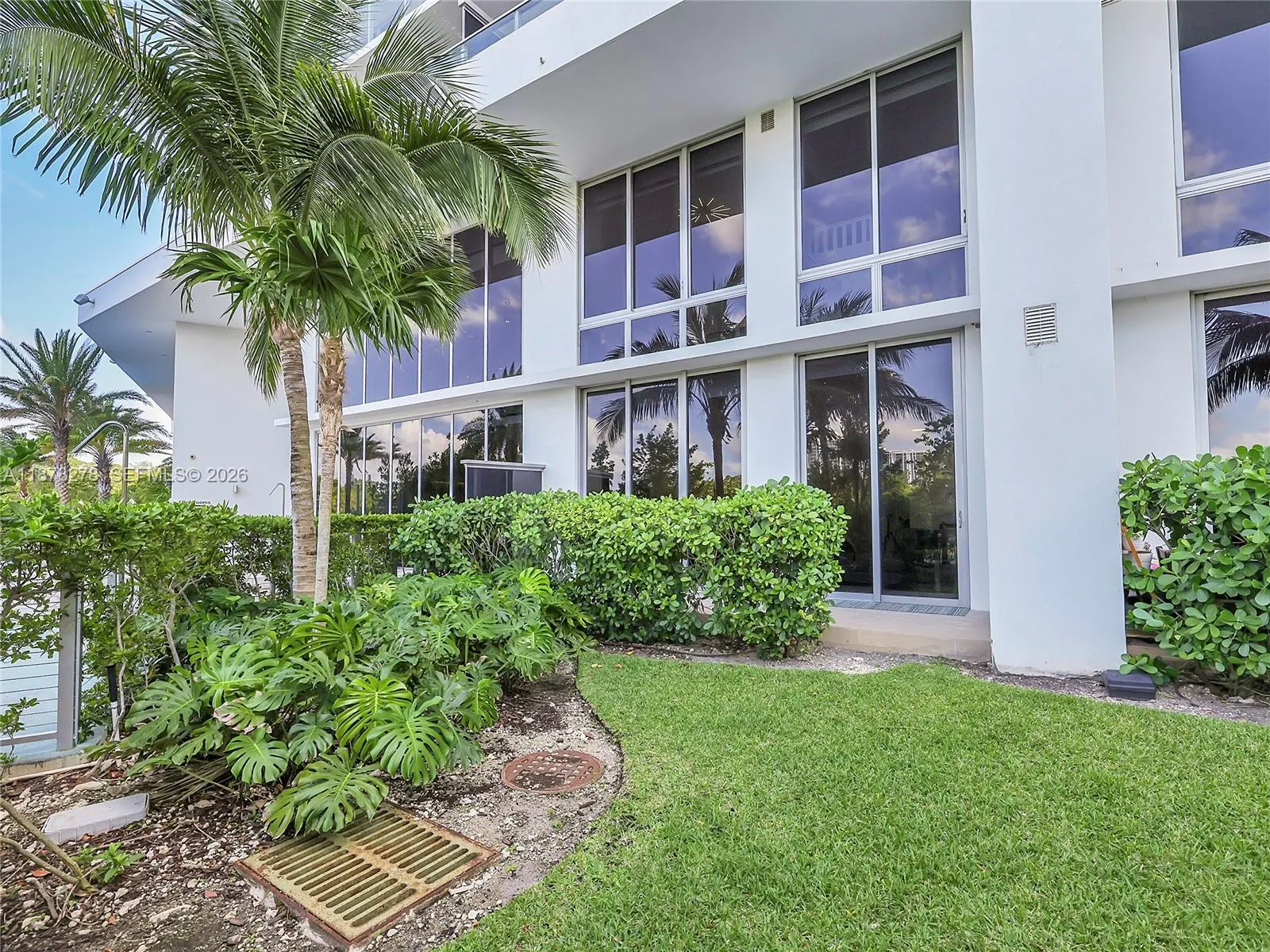 16385 Biscayne Blvd 105, North Miami Beach, Florid, North Miami Beach, Florida 33160, 3 Bedrooms Bedrooms, ,4 BathroomsBathrooms,Residential,For Sale,16385 Biscayne Blvd 105, North Miami Beach, Florid,A11878278