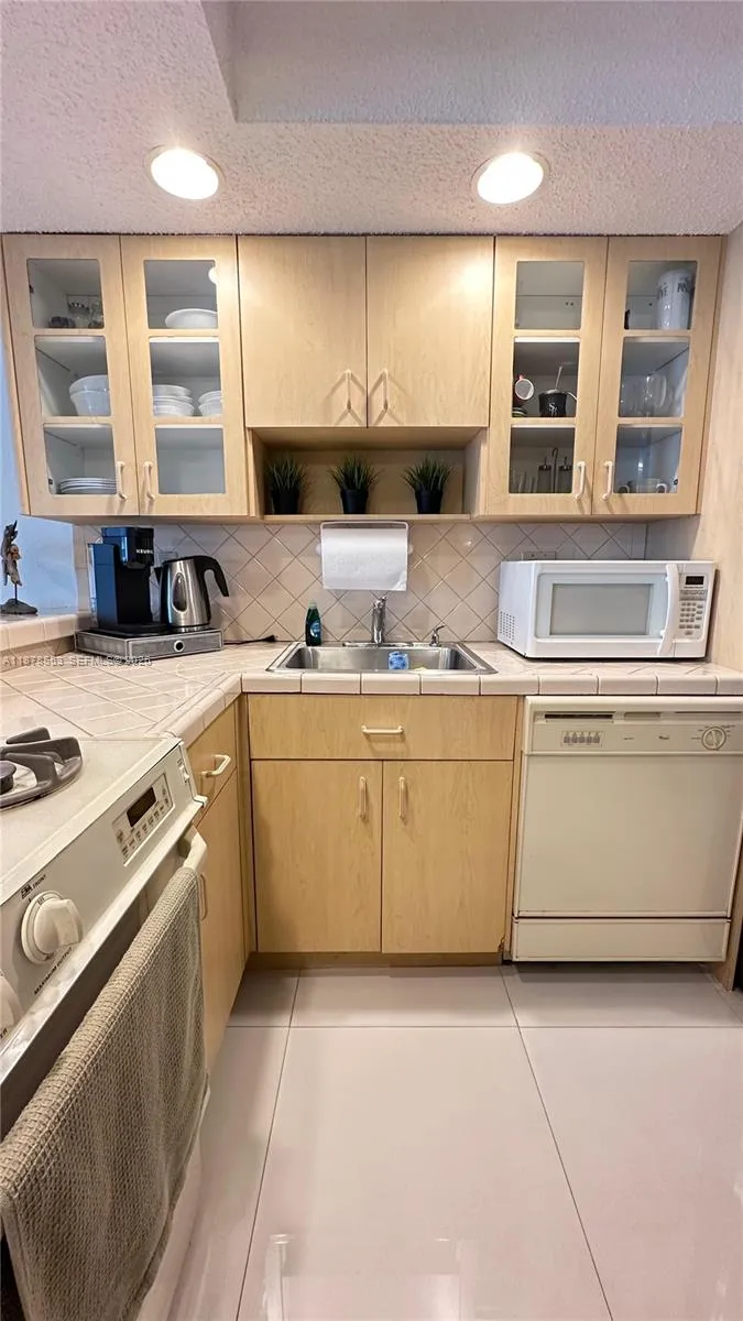 2030 S Ocean Dr 725, Hallandale Beach, Florida 330, Hallandale Beach, Florida 33009, 1 Bedroom Bedrooms, ,1 BathroomBathrooms,Residential Lease,For Rent,2030 S Ocean Dr 725, Hallandale Beach, Florida 330,A11878553