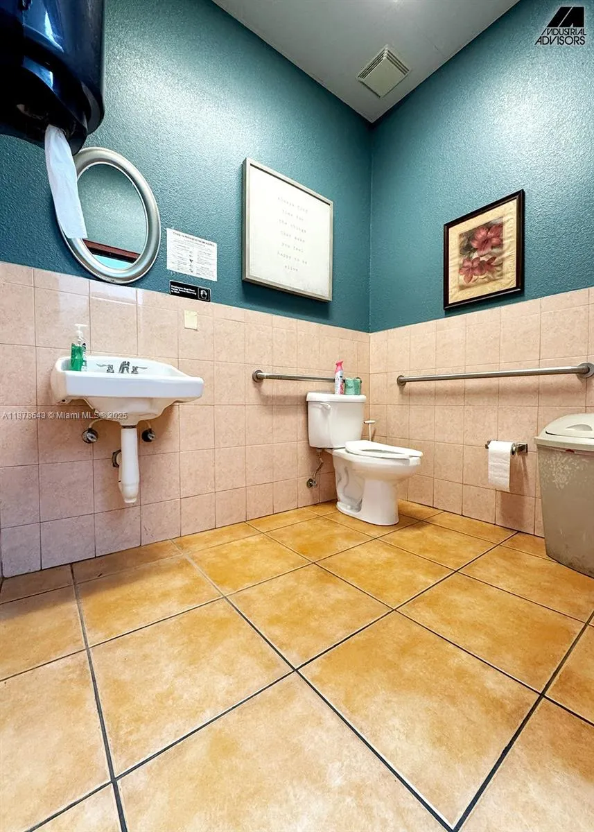 4960 Nw 165th St B7, Miami Gardens, Florida 33014, Miami Gardens, Florida 33014, ,Commercial Sale,For Sale,4960 Nw 165th St B7, Miami Gardens, Florida 33014,A11878643
