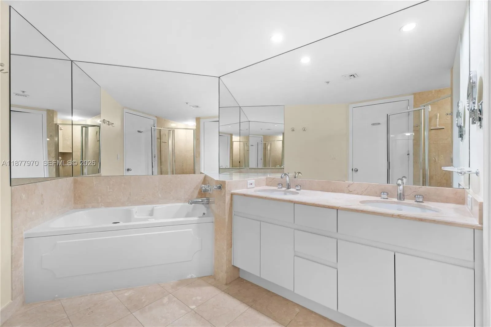 848 Brickell Key Dr 2502, Miami, Florida 33131, Miami, Florida 33131, 2 Bedrooms Bedrooms, ,2 BathroomsBathrooms,Residential,For Sale,848 Brickell Key Dr 2502, Miami, Florida 33131,A11877970