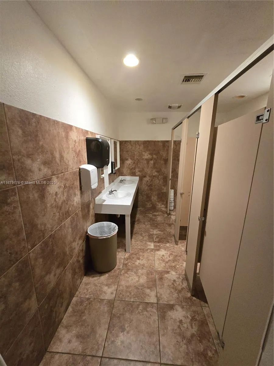 6051 Sw 8th St, Miami, Florida 33144, Miami, Florida 33144, ,Commercial Lease,For Rent,6051 Sw 8th St, Miami, Florida 33144,A11879176