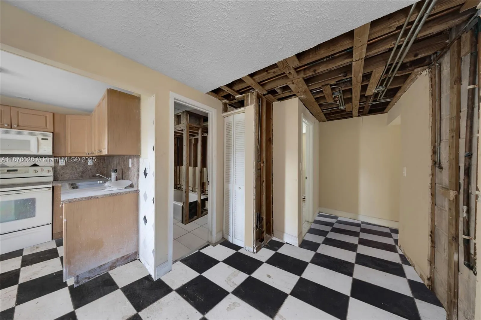 227 Nw 17th Ave, Miami, Florida 33125, Miami, Florida 33125, ,Residential Income,For Sale,227 Nw 17th Ave, Miami, Florida 33125,A11878028