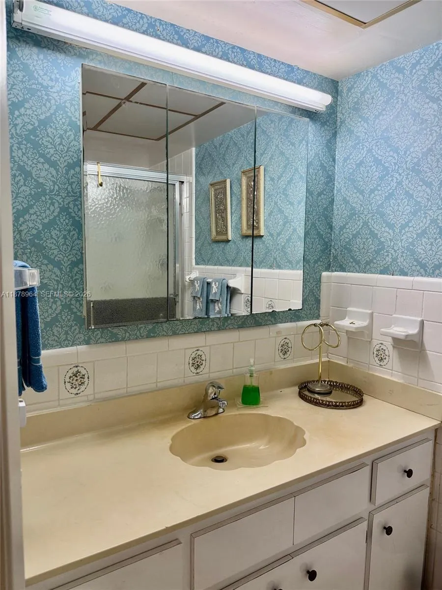 930 Se 9th Ave 8, Pompano Beach, Florida 33060, Pompano Beach, Florida 33060, 2 Bedrooms Bedrooms, ,2 BathroomsBathrooms,Residential,For Sale,930 Se 9th Ave 8, Pompano Beach, Florida 33060,A11878964