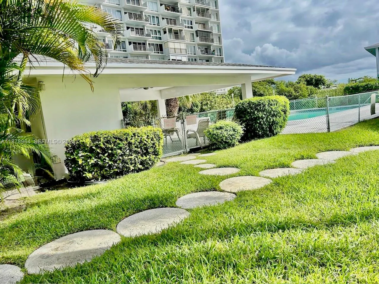 930 Se 9th Ave 8, Pompano Beach, Florida 33060, Pompano Beach, Florida 33060, 2 Bedrooms Bedrooms, ,2 BathroomsBathrooms,Residential,For Sale,930 Se 9th Ave 8, Pompano Beach, Florida 33060,A11878964