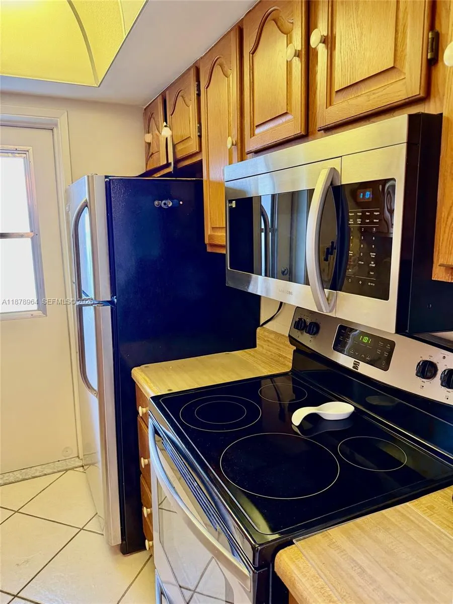 930 Se 9th Ave 8, Pompano Beach, Florida 33060, Pompano Beach, Florida 33060, 2 Bedrooms Bedrooms, ,2 BathroomsBathrooms,Residential,For Sale,930 Se 9th Ave 8, Pompano Beach, Florida 33060,A11878964