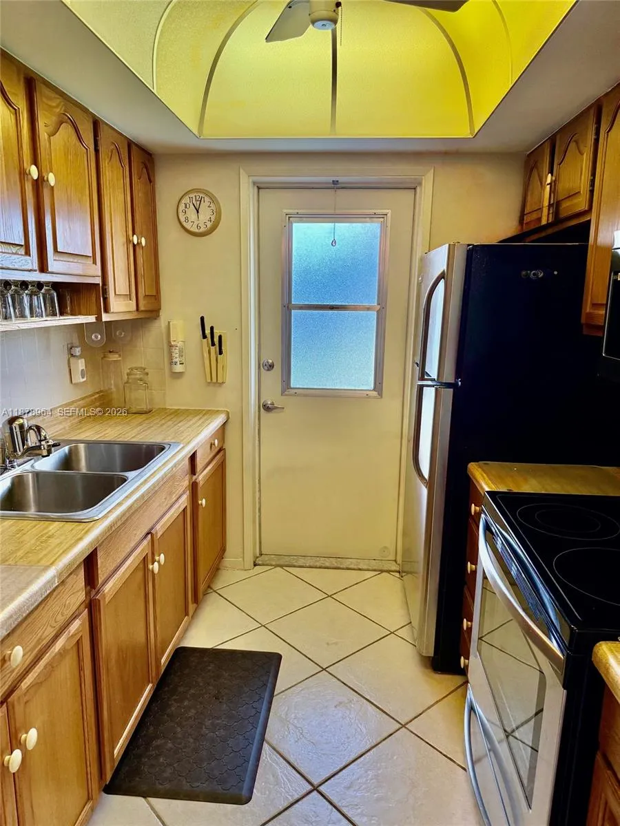 930 Se 9th Ave 8, Pompano Beach, Florida 33060, Pompano Beach, Florida 33060, 2 Bedrooms Bedrooms, ,2 BathroomsBathrooms,Residential,For Sale,930 Se 9th Ave 8, Pompano Beach, Florida 33060,A11878964