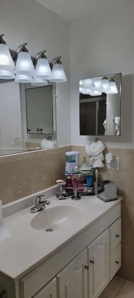 Miami, Florida 33135, Miami, Florida 33135, ,Residential Income,For Sale, Miami, Florida 33135,A11879356