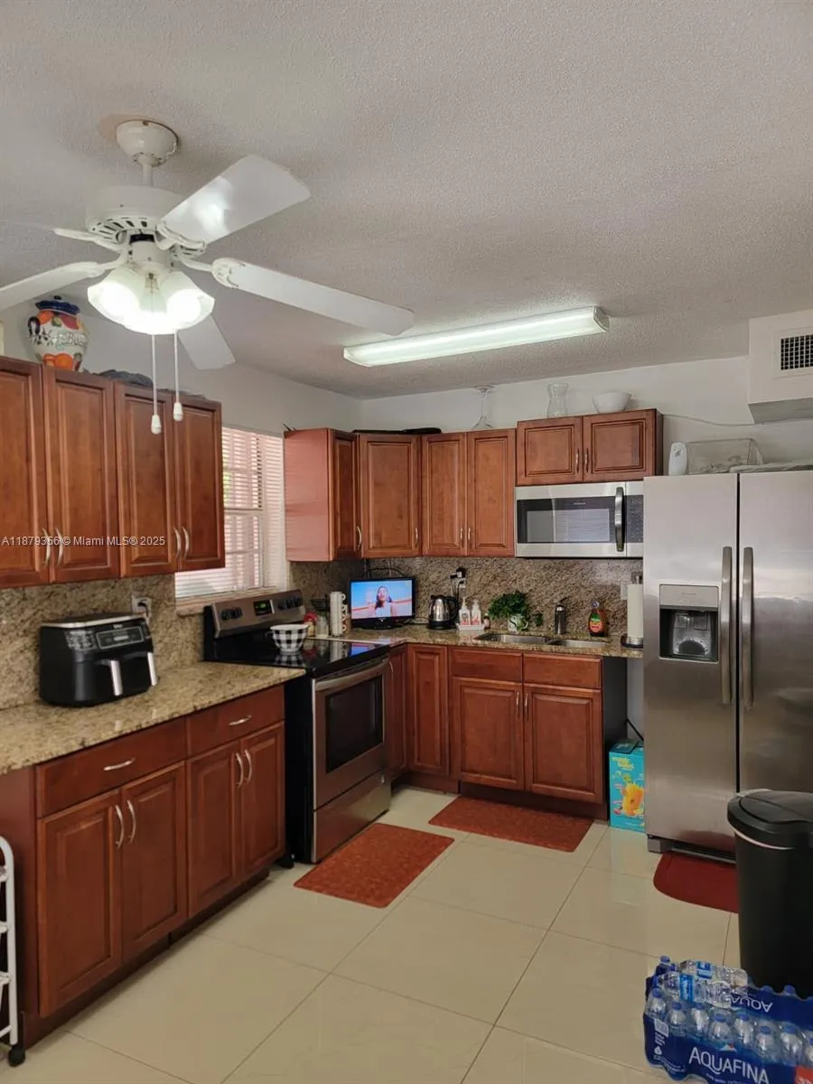 Miami, Florida 33135, Miami, Florida 33135, ,Residential Income,For Sale, Miami, Florida 33135,A11879356