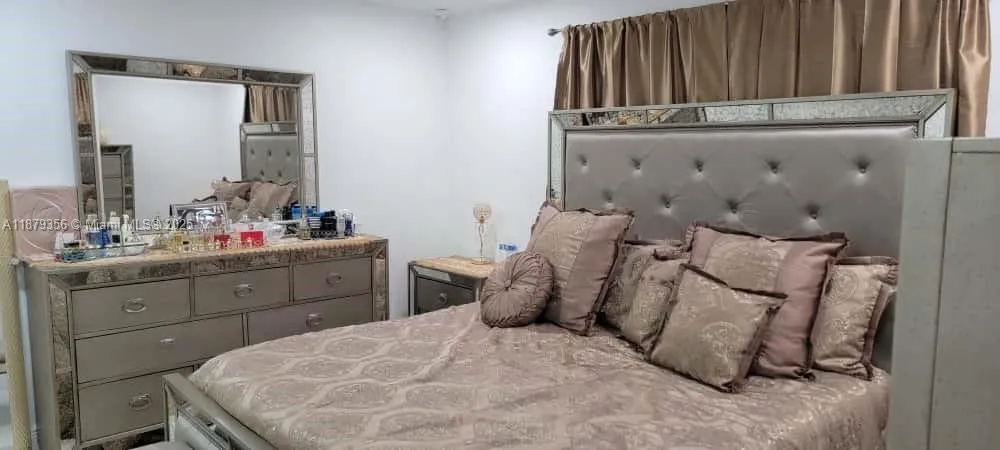 Miami, Florida 33135, Miami, Florida 33135, ,Residential Income,For Sale, Miami, Florida 33135,A11879356