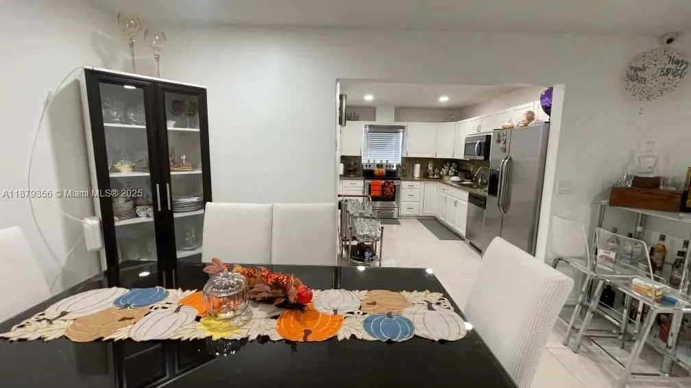 Miami, Florida 33135, Miami, Florida 33135, ,Residential Income,For Sale, Miami, Florida 33135,A11879356