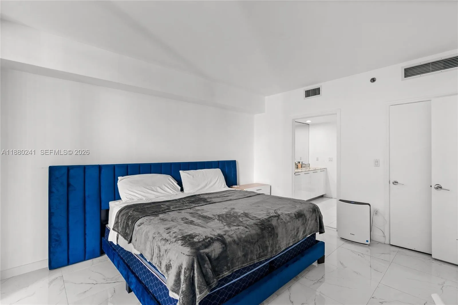 55 Se 6th St 1203, Miami, Florida 33131, Miami, Florida 33131, 2 Bedrooms Bedrooms, ,2 BathroomsBathrooms,Residential,For Sale,55 Se 6th St 1203, Miami, Florida 33131,A11880241