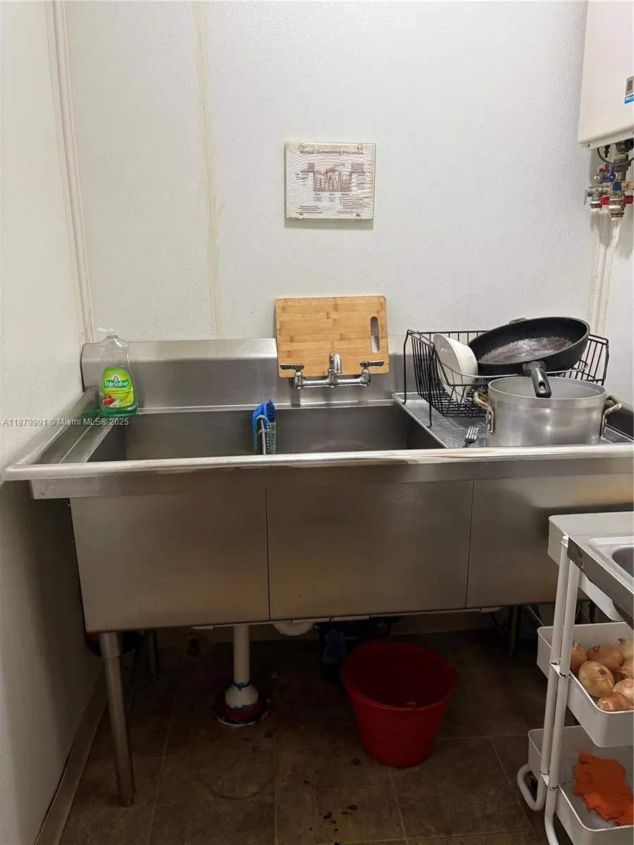 1095 W 29th St, Hialeah, Florida 33012, Hialeah, Florida 33012, ,Business Opportunity,For Sale,1095 W 29th St, Hialeah, Florida 33012,A11879991