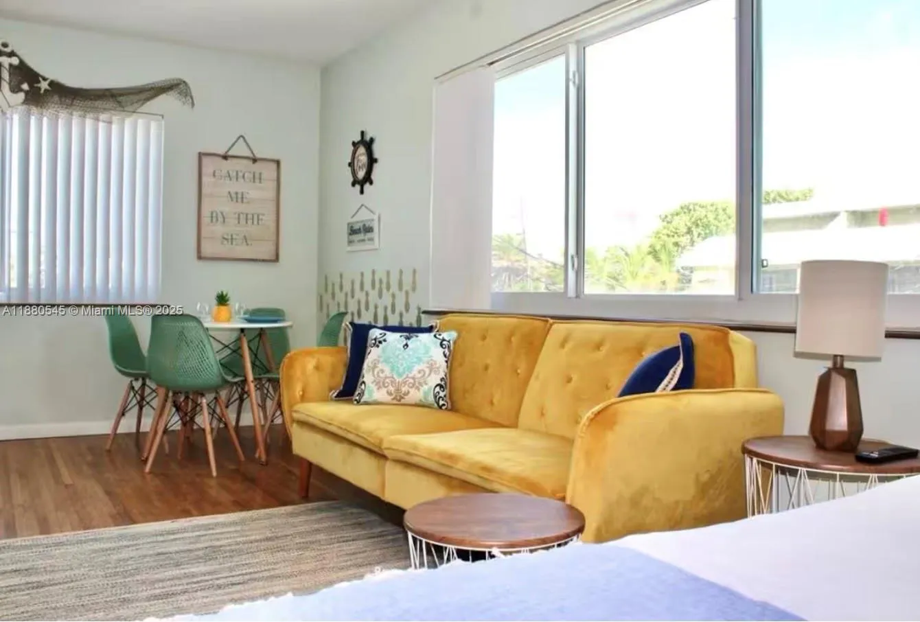316 Walnut St 2, Hollywood, Florida 33019, Hollywood, Florida 33019, 1 Bedroom Bedrooms, ,1 BathroomBathrooms,Residential Lease,For Rent,316 Walnut St 2, Hollywood, Florida 33019,A11880545