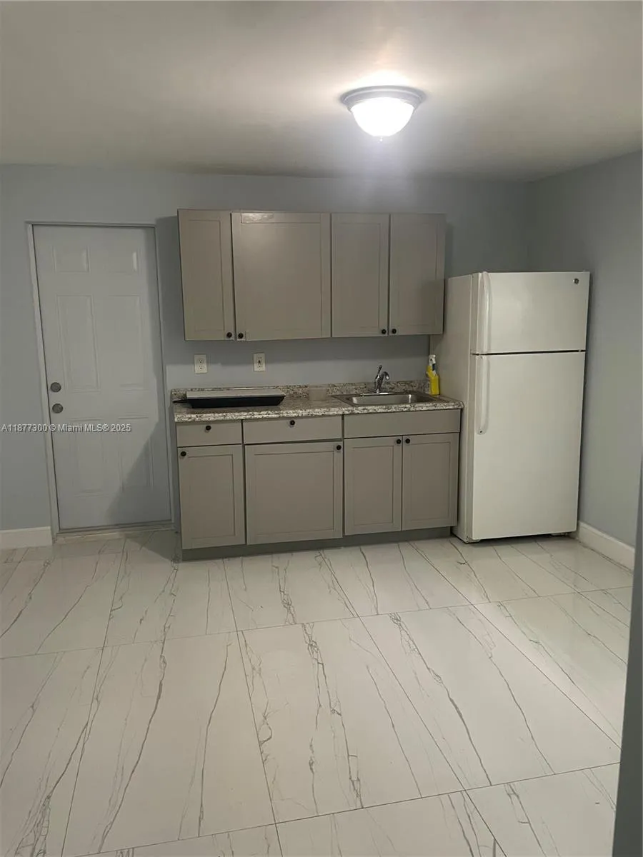 2785 Nw 59th St 2, Miami, Florida 33142, Miami, Florida 33142, 2 Bedrooms Bedrooms, ,1 BathroomBathrooms,Residential Lease,For Rent,2785 Nw 59th St 2, Miami, Florida 33142,A11877300