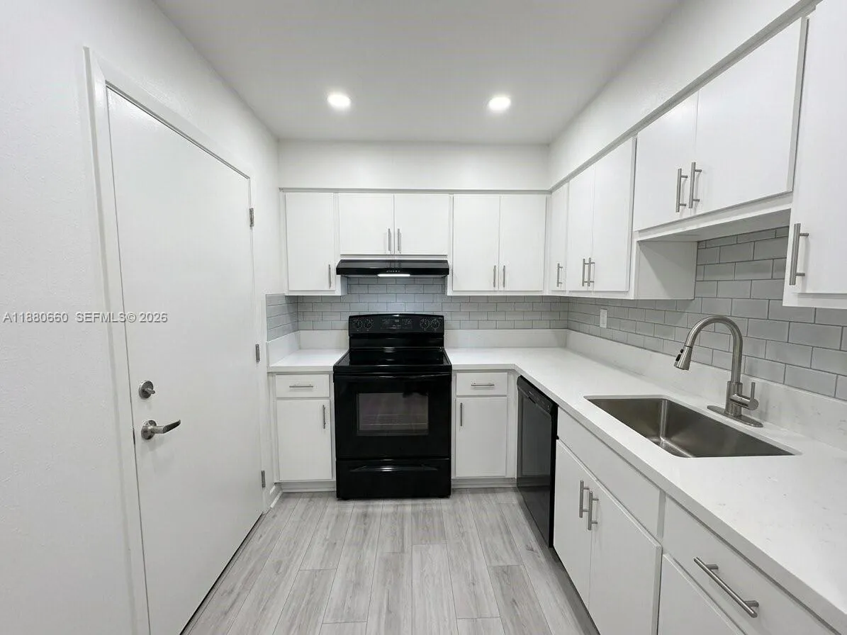 Miami, Florida 33143, 2 Bedrooms Bedrooms, ,2 BathroomsBathrooms,Residential,For Sale,A11880660