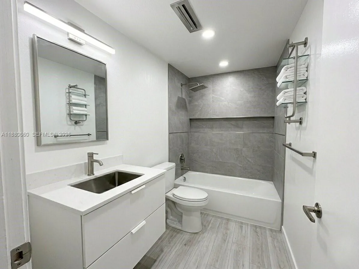 Miami, Florida 33143, 2 Bedrooms Bedrooms, ,2 BathroomsBathrooms,Residential,For Sale,A11880660