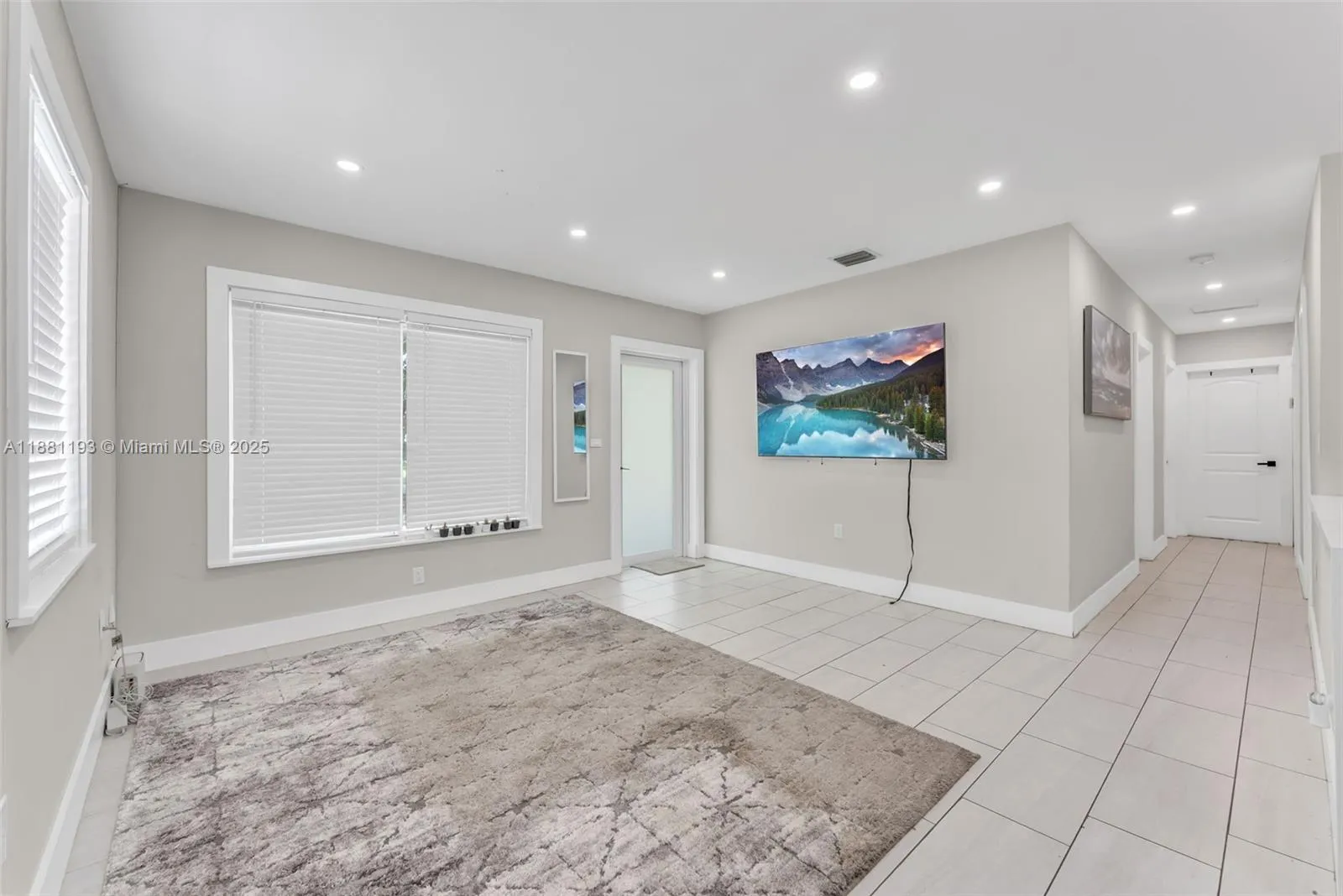 Hialeah, Florida 33014, 4 Bedrooms Bedrooms, ,2 BathroomsBathrooms,Residential,For Sale,A11881193