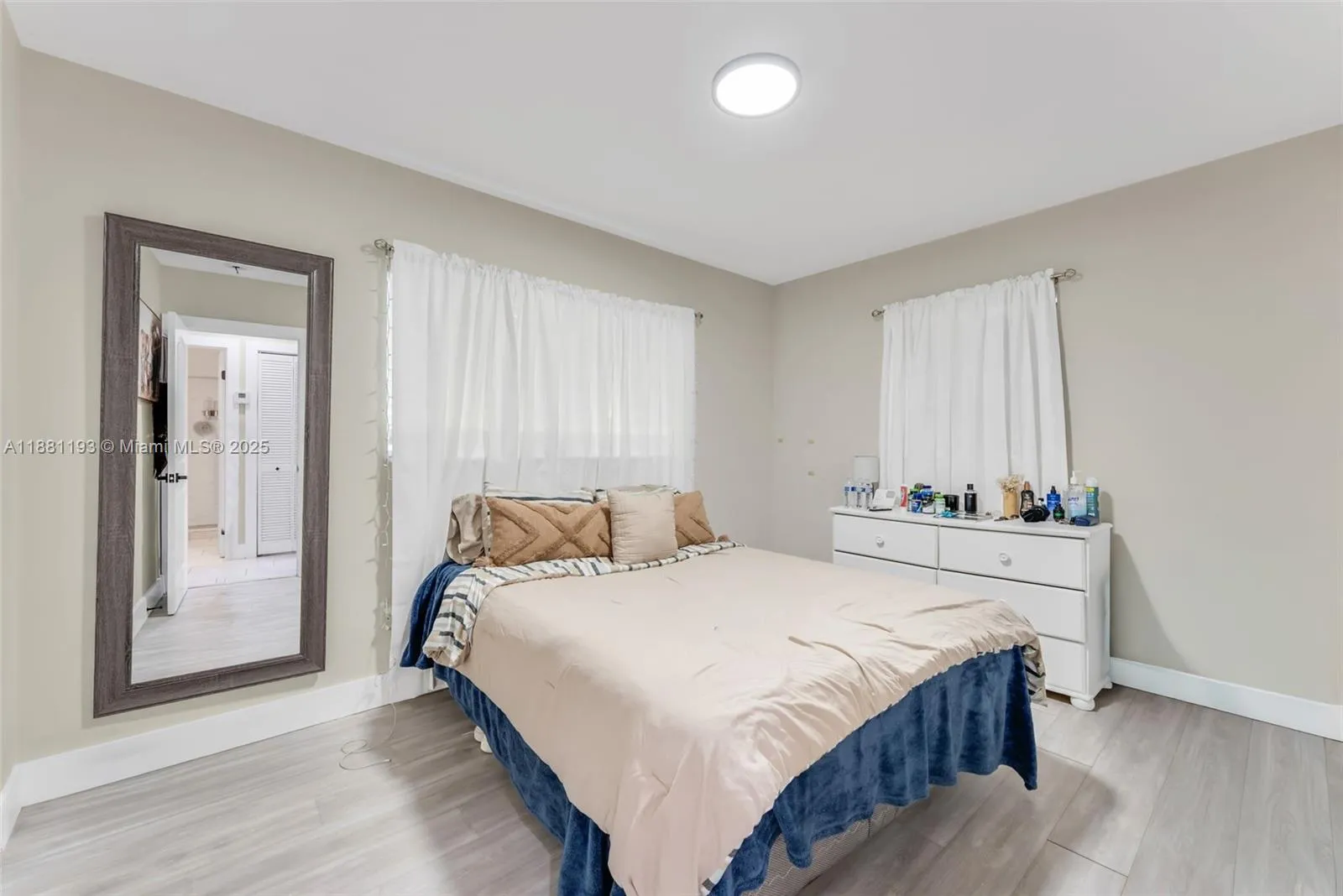 Hialeah, Florida 33014, 4 Bedrooms Bedrooms, ,2 BathroomsBathrooms,Residential,For Sale,A11881193