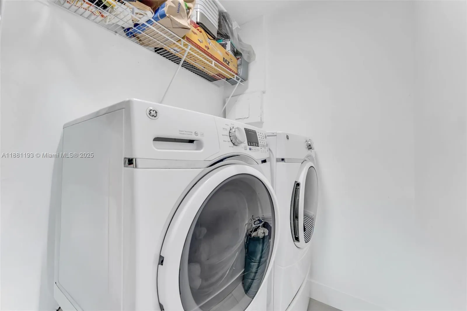 Hialeah, Florida 33014, 4 Bedrooms Bedrooms, ,2 BathroomsBathrooms,Residential,For Sale,A11881193