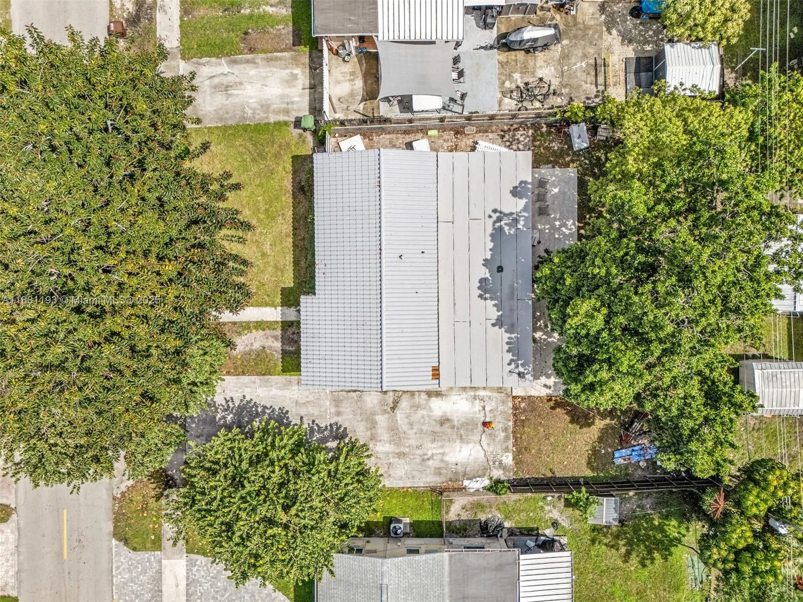 Hialeah, Florida 33014, 4 Bedrooms Bedrooms, ,2 BathroomsBathrooms,Residential,For Sale,A11881193