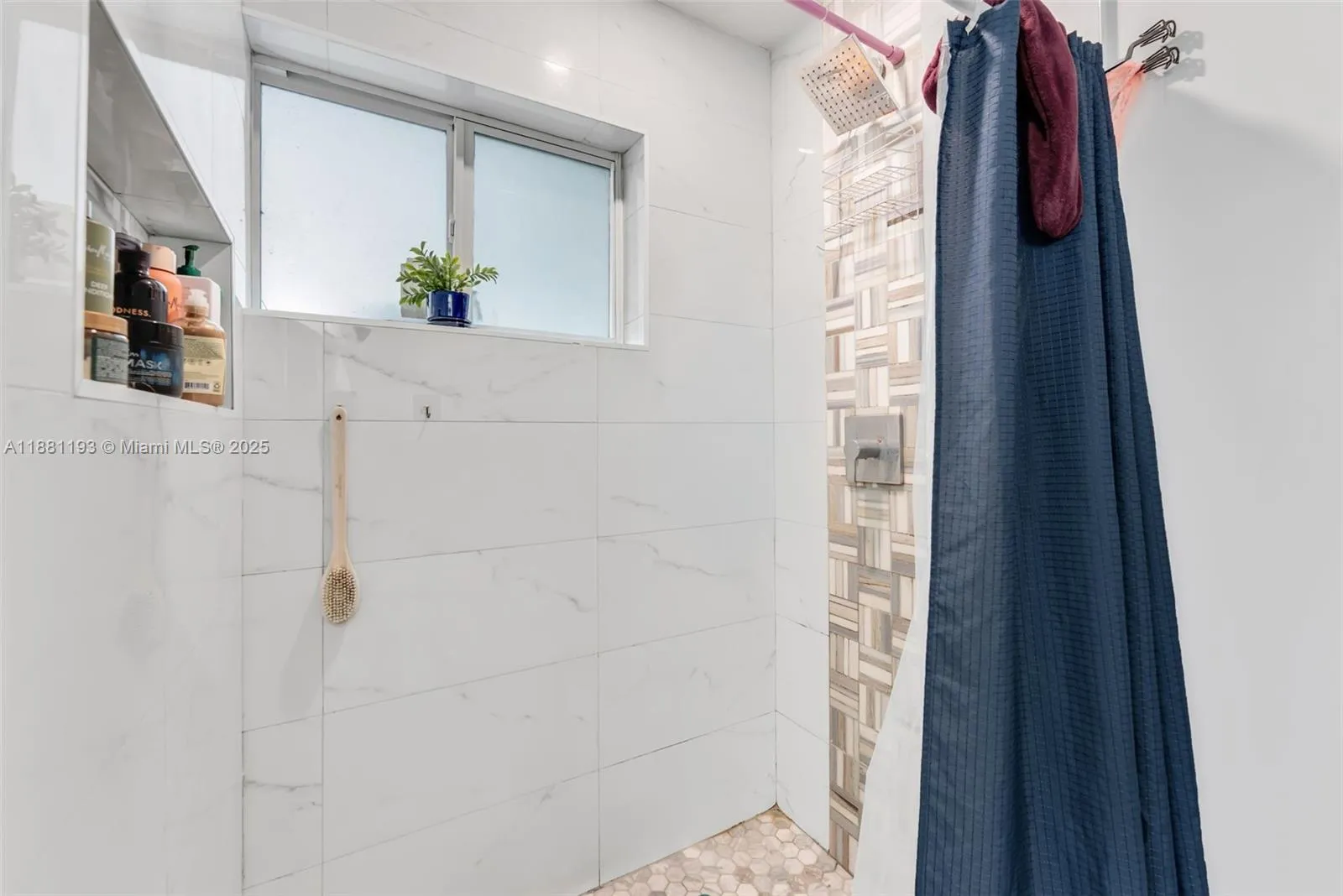 Hialeah, Florida 33014, 4 Bedrooms Bedrooms, ,2 BathroomsBathrooms,Residential,For Sale,A11881193