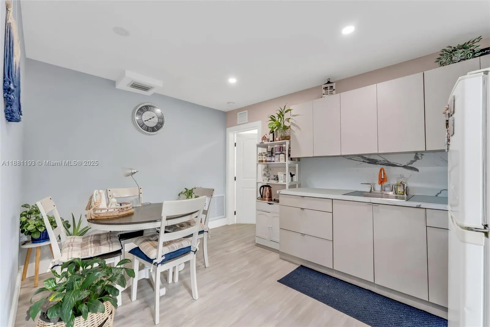 Hialeah, Florida 33014, 4 Bedrooms Bedrooms, ,2 BathroomsBathrooms,Residential,For Sale,A11881193