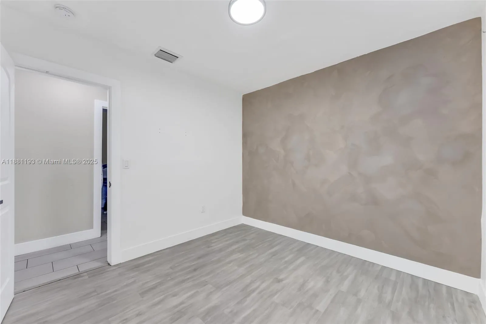 Hialeah, Florida 33014, 4 Bedrooms Bedrooms, ,2 BathroomsBathrooms,Residential,For Sale,A11881193