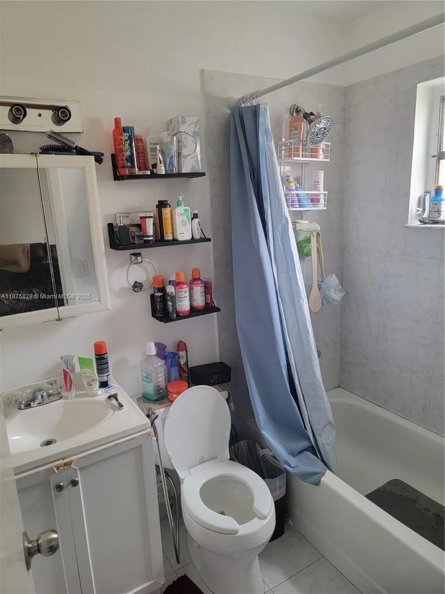 1670 Harding St, Hollywood, Florida 33020, Hollywood, Florida 33020, ,Residential Income,For Sale,1670 Harding St, Hollywood, Florida 33020,A11875828