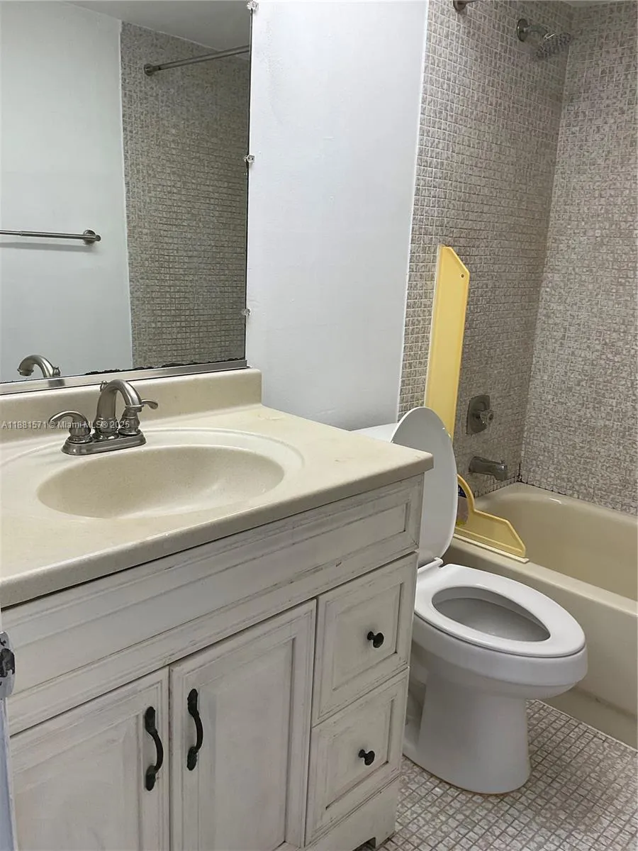 3001 Nw 48th Ave 440, Lauderdale Lakes, Florida 33, Lauderdale Lakes, Florida 33313, 1 Bedroom Bedrooms, ,1 BathroomBathrooms,Residential Lease,For Rent,3001 Nw 48th Ave 440, Lauderdale Lakes, Florida 33,A11881571