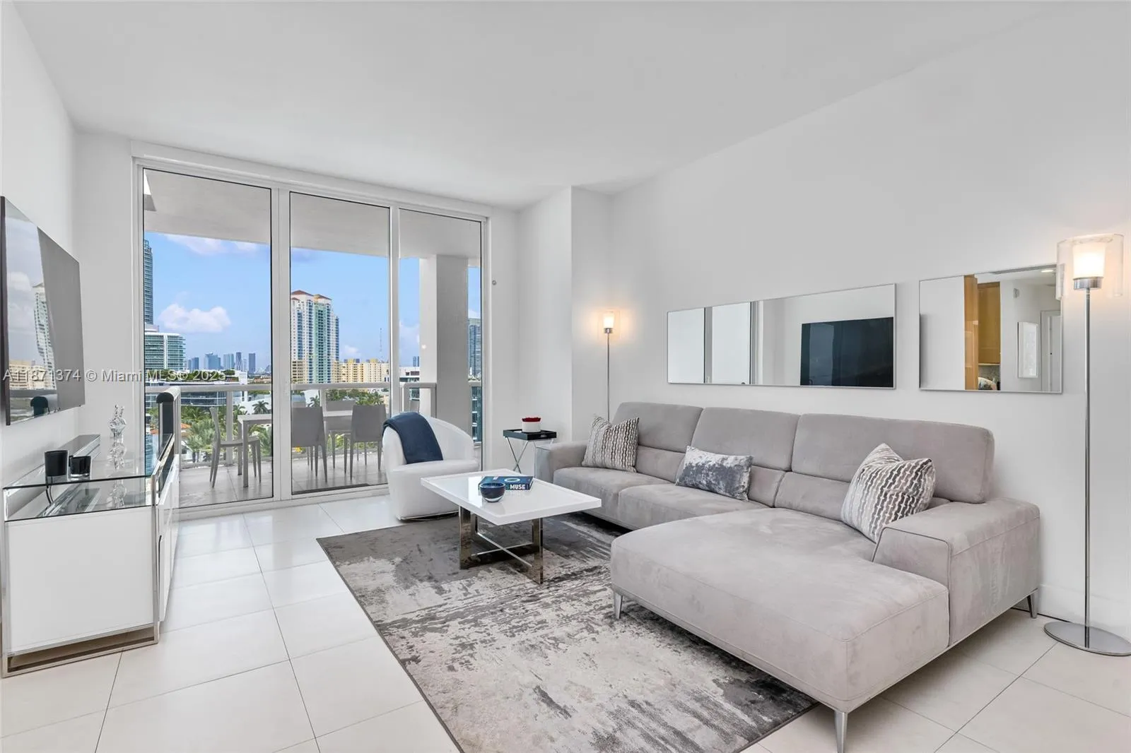 50 S Pointe Dr 1005, Miami Beach, Florida 33139, Miami Beach, Florida 33139, 2 Bedrooms Bedrooms, ,2 BathroomsBathrooms,Residential,For Sale,50 S Pointe Dr 1005, Miami Beach, Florida 33139,A11871374