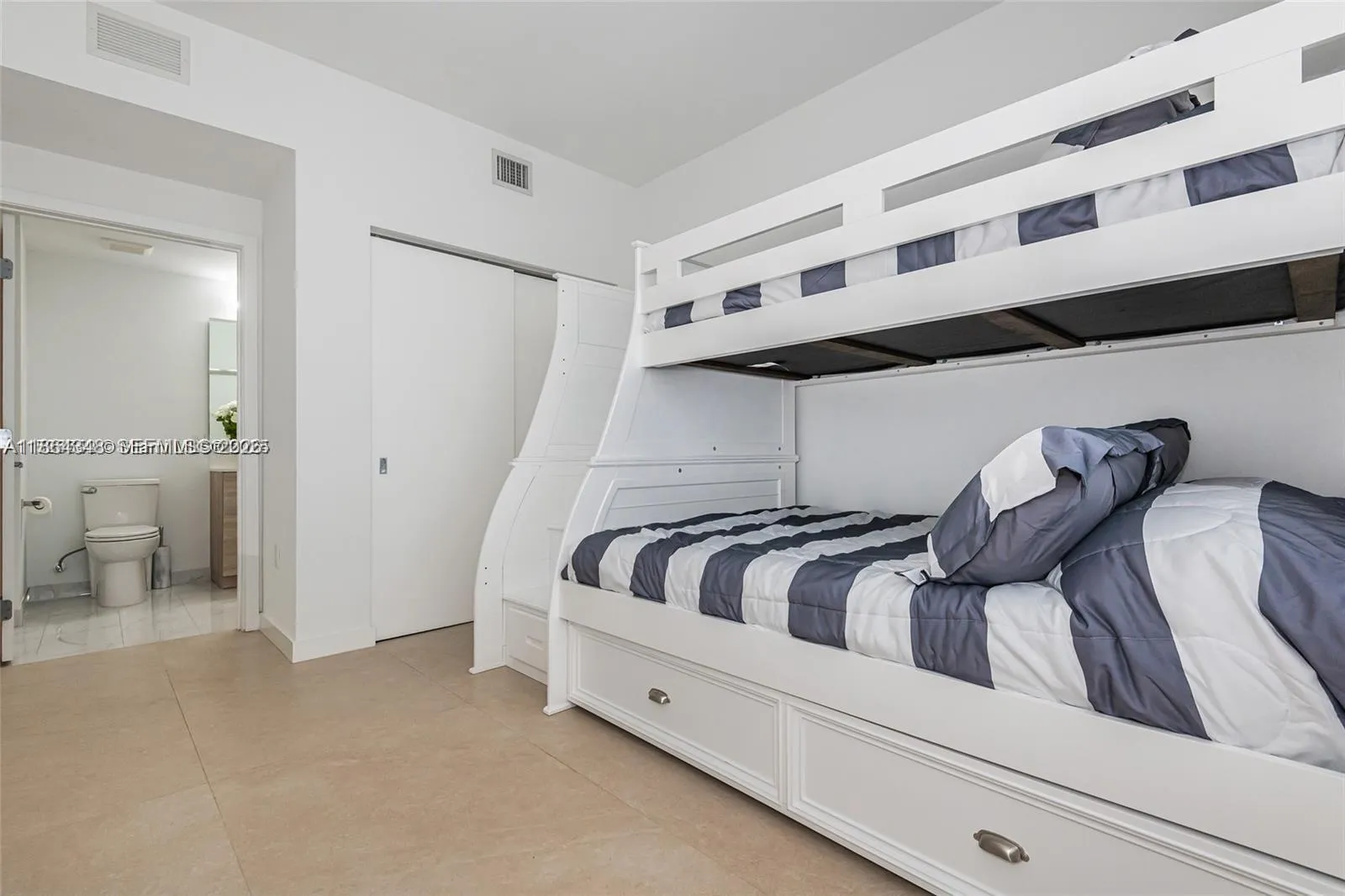 16385 Biscayne Blvd 2118, North Miami Beach, Flori, North Miami Beach, Florida 33160, 2 Bedrooms Bedrooms, ,2 BathroomsBathrooms,Residential,For Sale,16385 Biscayne Blvd 2118, North Miami Beach, Flori,A11864348