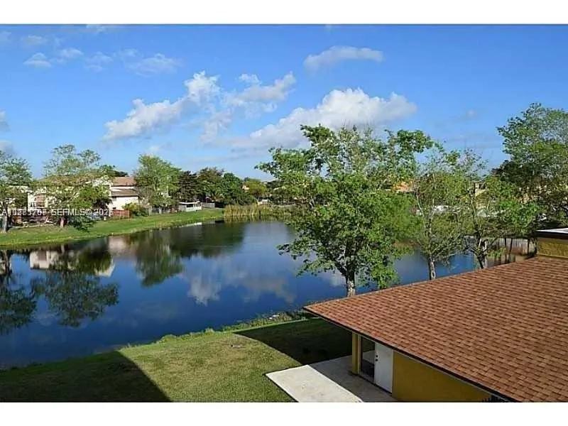 Neighborhood Lake View