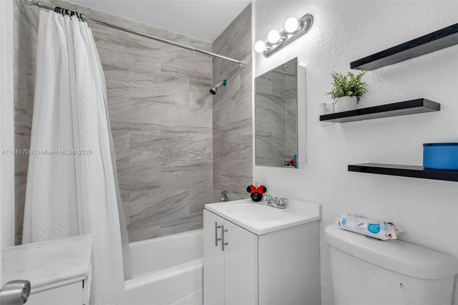 3380 Nw 8th Pl, Lauderhill, Florida 33311, Lauderhill, Florida 33311, ,Residential Income,For Sale,3380 Nw 8th Pl, Lauderhill, Florida 33311,A11881706