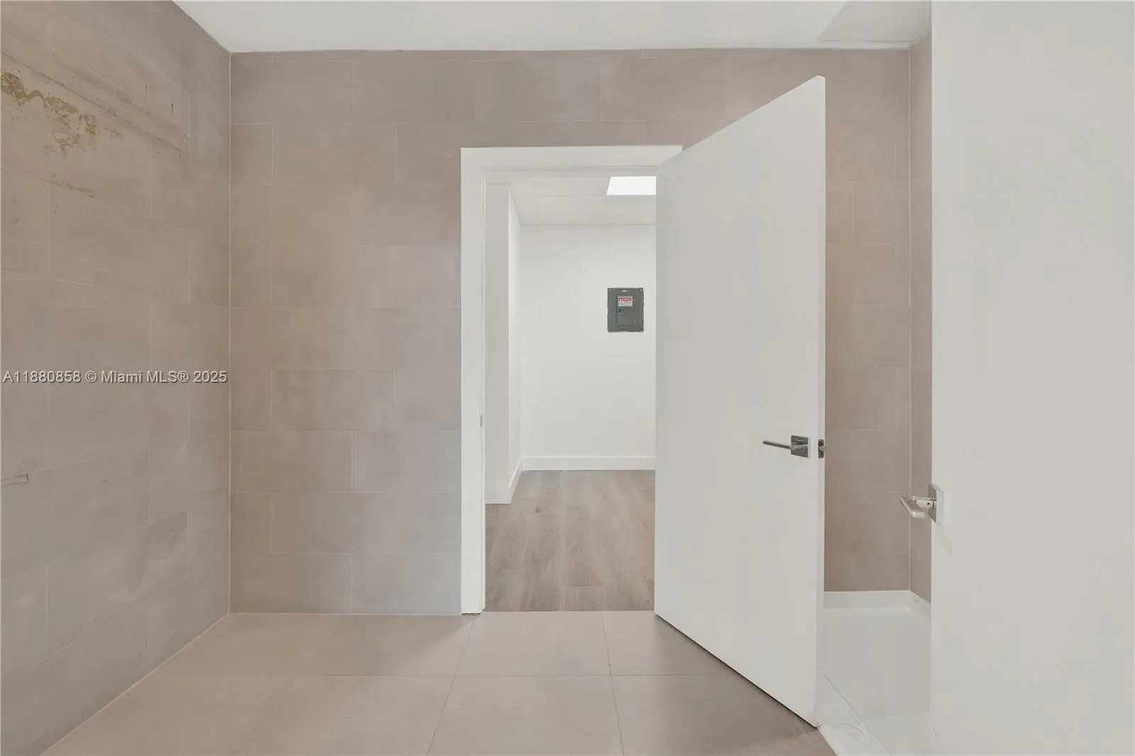 2820 Ne 214th St 1005, Aventura, Florida 33180, Aventura, Florida 33180, ,Commercial Sale,For Sale,2820 Ne 214th St 1005, Aventura, Florida 33180,A11880858