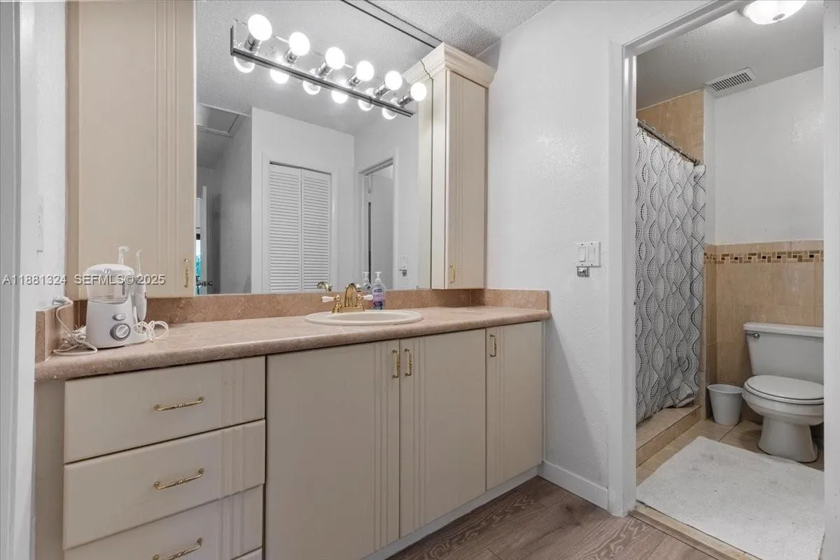 16273 Laurel Dr 7, Weston, Florida 33326, Weston, Florida 33326, 2 Bedrooms Bedrooms, ,2 BathroomsBathrooms,Residential,For Sale,16273 Laurel Dr 7, Weston, Florida 33326,A11881324