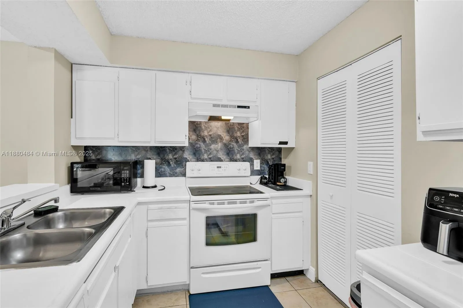 Pompano Beach, Florida 33069-0956, Pompano Beach, Florida 33069-0956, 1 Bedroom Bedrooms, ,1 BathroomBathrooms,Residential,For Sale, Pompano Beach, Florida 33069-0956,A11880484