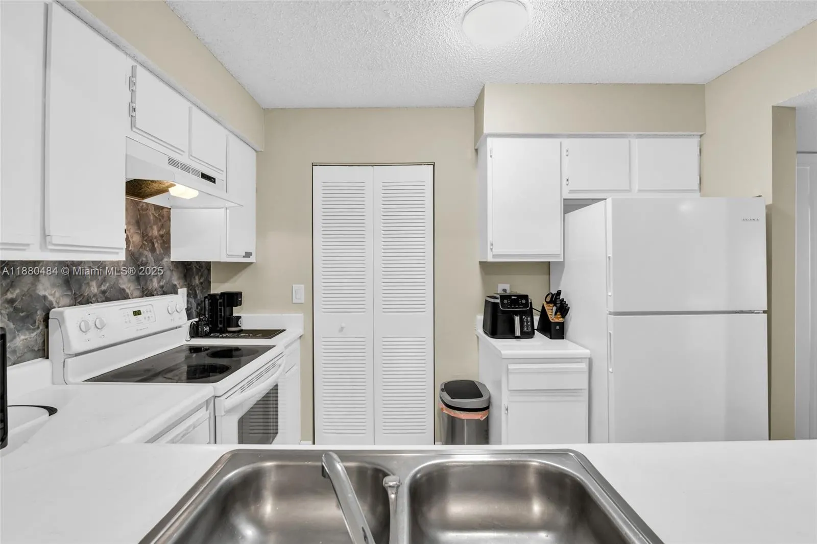 Pompano Beach, Florida 33069-0956, Pompano Beach, Florida 33069-0956, 1 Bedroom Bedrooms, ,1 BathroomBathrooms,Residential,For Sale, Pompano Beach, Florida 33069-0956,A11880484