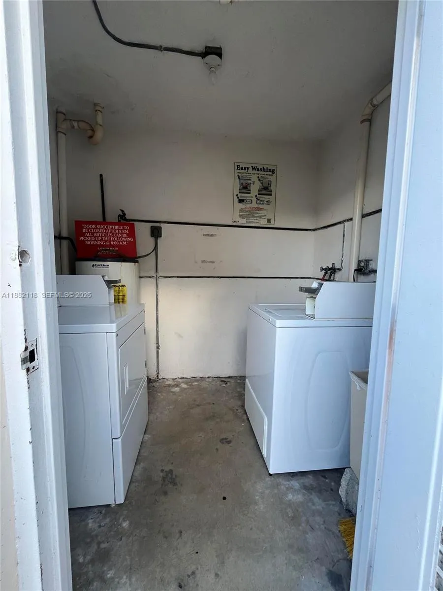 5387 Sw 40th Ave 103, Dania Beach, Florida 33314, Dania Beach, Florida 33314, 2 Bedrooms Bedrooms, 1 Room Rooms,2 BathroomsBathrooms,Residential,For Sale,5387 Sw 40th Ave 103, Dania Beach, Florida 33314,A11882118