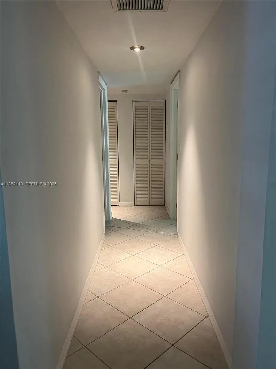 5387 Sw 40th Ave 103, Dania Beach, Florida 33314, Dania Beach, Florida 33314, 2 Bedrooms Bedrooms, 1 Room Rooms,2 BathroomsBathrooms,Residential,For Sale,5387 Sw 40th Ave 103, Dania Beach, Florida 33314,A11882118