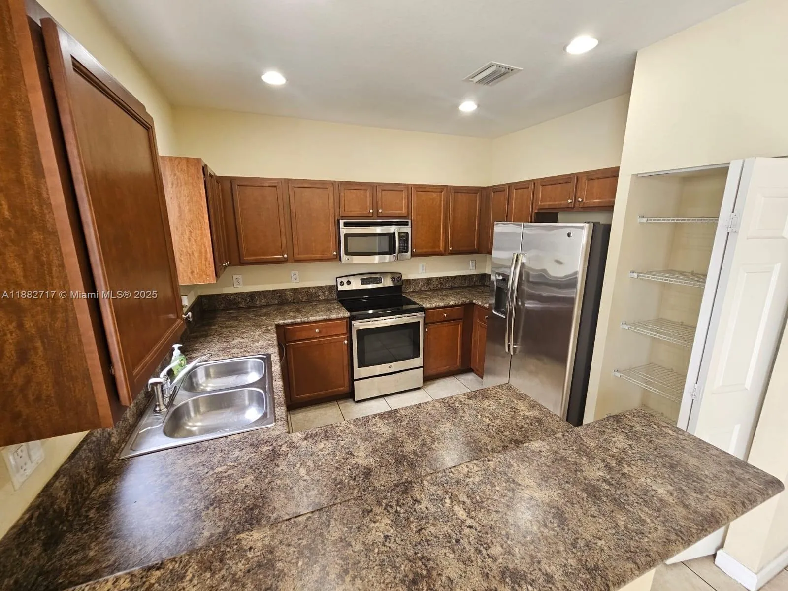 3387 W 90th St, Hialeah, Florida 33018, Hialeah, Florida 33018, 3 Bedrooms Bedrooms, ,2 BathroomsBathrooms,Residential,For Sale,3387 W 90th St, Hialeah, Florida 33018,A11882717