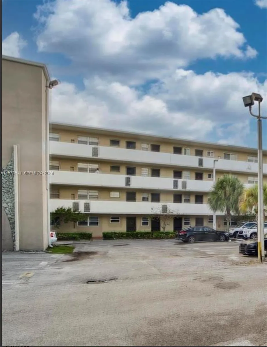 1690 Ne 191st St 305-1, Miami, Florida 33179, Miami, Florida 33179, 1 Bedroom Bedrooms, ,1 BathroomBathrooms,Residential,For Sale,1690 Ne 191st St 305-1, Miami, Florida 33179,A11878811