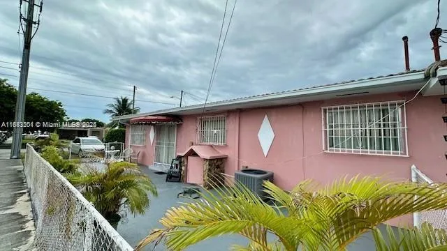 1801 Nw 5th St, Miami, Florida 33125, Miami, Florida 33125, ,Residential Income,For Sale,1801 Nw 5th St, Miami, Florida 33125,A11883201