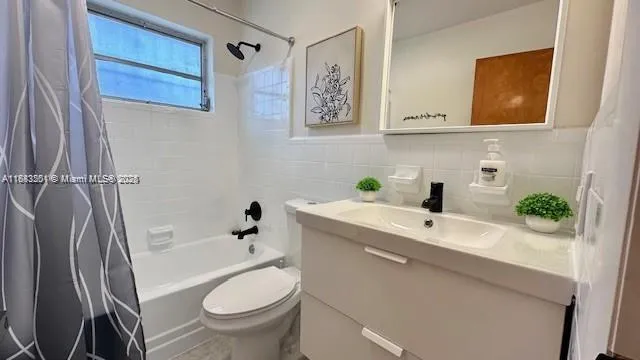 1801 Nw 5th St, Miami, Florida 33125, Miami, Florida 33125, ,Residential Income,For Sale,1801 Nw 5th St, Miami, Florida 33125,A11883201